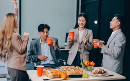 Hội công sở và trăm sắc thái "đón Tết" chốn văn phòng