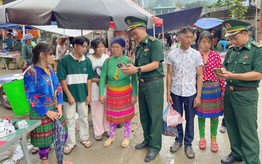Người lính quân hàm xanh giúp người dân biên giới bước vào hành trình số