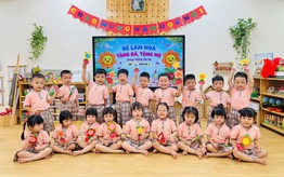 Khi đôi bàn tay bé xíu "cất lời" tri ân
