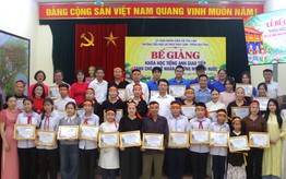 Lớp học tiếng Anh 3 thế hệ của Nghệ nhân rối nước Đào Thục