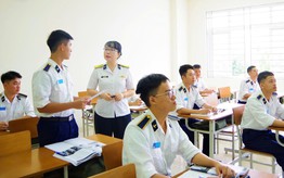 Nữ giảng viên Hải quân sáng tạo trong từng giờ dạy ngoại ngữ