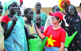 Hình ảnh phụ nữ trong "80 năm - Một Việt Nam vững tin"