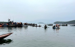 Đã vớt được 5 thi thể trong vụ chìm tàu ở hồ Thác Bà