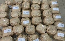 TPHCM: Tạm giữ nhiều mỹ phẩm, thực phẩm '3 không' chào bán trên mạng