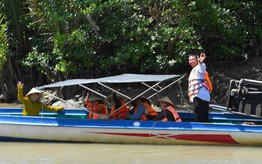 Cử tri ấp đảo Thiềng Liềng vượt bãi lầy rừng ngập mặn đi bầu cử