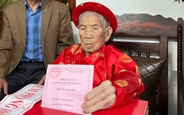 Lá phiếu của nữ cử tri 115 tuổi ở Hà Nội