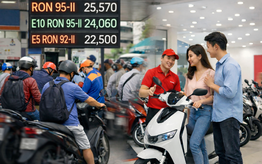 Xăng tăng giá, ngày càng nhiều người dân đô thị chuyển sang xe máy điện