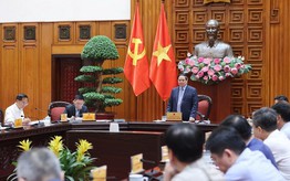 Thủ tướng: Dứt khoát không để thiếu xăng dầu cho sản xuất, kinh doanh, tiêu dùng