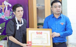 Truy tặng, trao tặng Huy hiệu "Tuổi trẻ dũng cảm" cho 2 bạn trẻ Nghệ An cứu người bị đuối nước