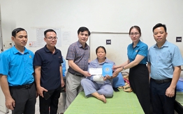 Cao Bằng: Thăm hỏi, động viên nữ công nhân bị tai nạn lao động