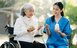 Người thân sa sút trí tuệ - Gánh nặng phía sau cánh cửa gia đình