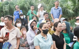 Thi vào lớp 10 ở Hà Nội: Thí sinh vượt qua biến cố gia đình, buổi thi nào cũng ôm mẹ thật chặt