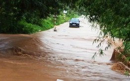 Quảng Trị: Mưa lũ gây chia cắt nhiều bản làng ở vùng biên giới