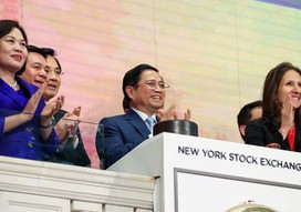 Thủ tướng Phạm Minh Chính tham quan sàn giao dịch chứng khoán New York