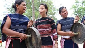 Âm vang cồng chiêng nữ giữa đại ngàn