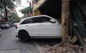Hà Nội: Tài xế xe Mercedes mất lái lao vào nhà dân trên phố cổ lúc rạng sáng
