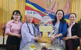 Hội LHPN tỉnh Ninh Thuận thăm, chúc mừng Đại lễ Phật đản