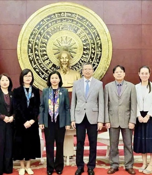 Chủ tịch Hội LHPN Việt Nam Nguyễn Thị Tuyến thăm Đại sứ quán Việt Nam tại Trung Quốc