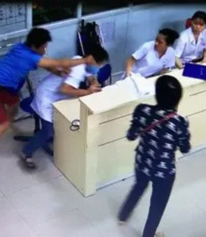 Hành hung nhân viên y tế: Không thể để những kẻ sai trái "lẩn vào đám đông", không bị trừng phạt