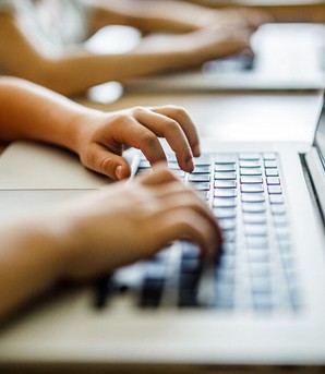 Cần tăng cường "vaccine số" cho trẻ em tự bảo vệ trên không gian mạng