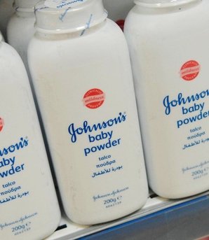 Hãng Johnson & Johnson phải bồi thường 40 triệu USD trong vụ kiện phấn rôm gây ung thư