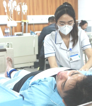 Miễn viện phí toàn dân: Có thể xảy ra tình trạng "không mất tiền thì dùng nhiều hơn"