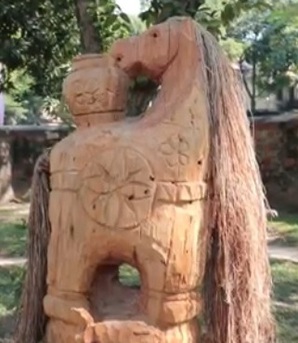 "Ngựa về phố" - Cuộc đối thoại giữa truyền thống và sáng tạo đương đại