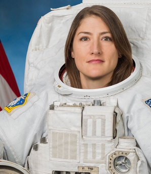 Người phụ nữ đầu tiên sắp bay vòng quanh mặt trăng