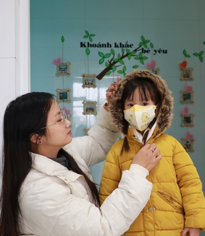 Rét đậm, rét hại, học sinh "quấn kén" đến trường