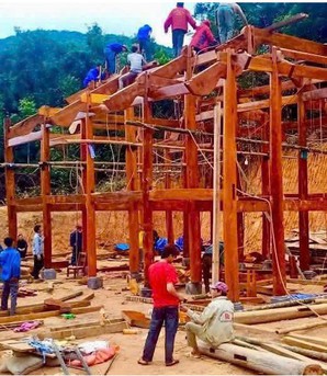 Thần tốc dựng nhà cho dân vùng lũ Nhôn Mai đón Tết