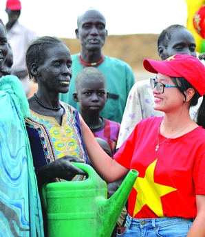 Hình ảnh phụ nữ trong "80 năm - Một Việt Nam vững tin"