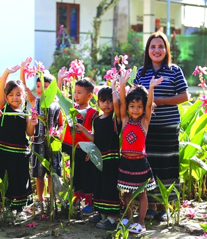 Người mẹ thắp lửa niềm tin nơi đỉnh trời