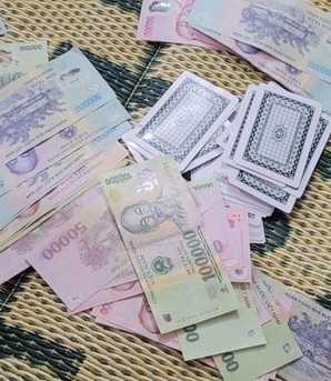 Triệt phá ổ nhóm đánh bạc trên sông Hồng, bắt giữ 14 đối tượng