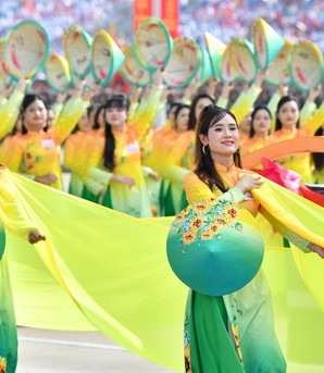 Phụ nữ và khát vọng mùa Xuân