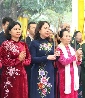 Hào khí Mê Linh rạng rỡ ngày khai hội Đền Hai Bà Trưng xuân Bính Ngọ 2026