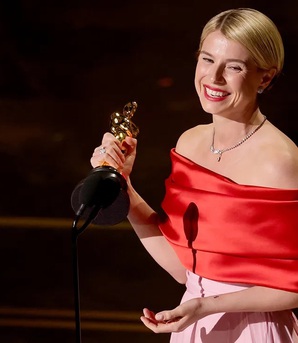 Jessie Buckley giành giải Nữ diễn viên chính xuất sắc nhất Oscar 2026