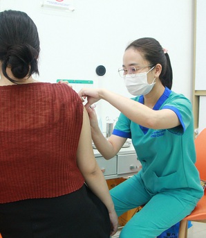 Mở rộng hình thức tiêm chủng, tập trung vào trẻ em và phụ nữ