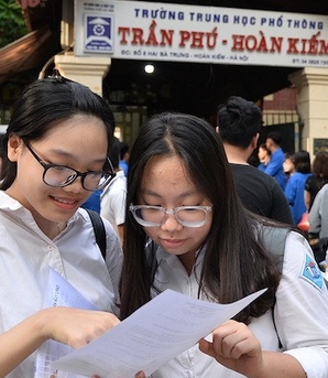 Bỏ phân tuyến tuyển sinh lớp 10 ở Hà Nội: Phụ huynh "mất phương hướng" khi chọn trường cho con