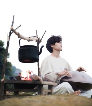 Duyên chơi trống handpan của thầy giáo dạy Yoga