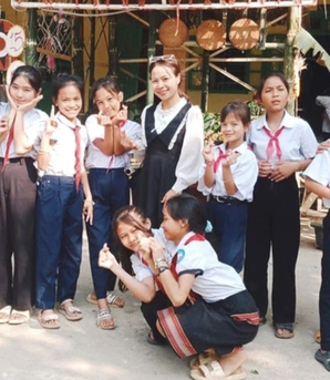 Từ bục giảng vùng cao đến hành trình ứng cử đại biểu Quốc hội của cô giáo người Ca Dong