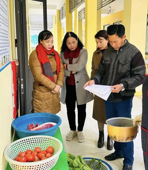 Thái Nguyên: Thịt lợn có mùi lạ, tạm dừng nhà cung cấp thực phẩm cho trường mầm non