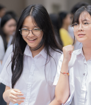 Ngày đầu đăng ký trực tuyến vào lớp 10 ở Hà Nội: Trường "top" vắng hồ sơ, trường mới quá tải