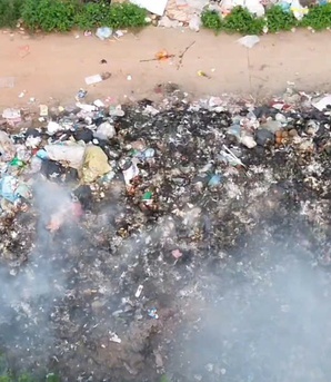 Bãi rác "vỡ trận" ở Hưng Yên: Sở Nông nghiệp & Môi trường nói gì về cách xử lý gạt rác xuống rãnh?