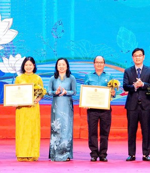 Những "bông hoa" lao động Thủ đô tiếp lửa khát vọng cống hiến