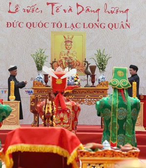 Bình Đà Festival honours the legendary founding father of the Vietnamese people, Lạc Long Quân