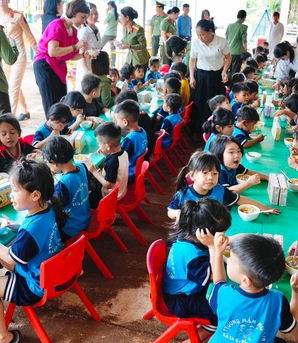 735 học sinh tiểu học tại Vĩnh Long được hỗ trợ "Bữa ăn dinh dưỡng học đường" năm học 2026-2027