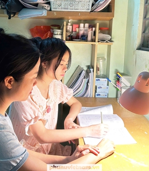 Thi vào lớp 10 THPT công lập: Áp lực kép của người mẹ là giáo viên