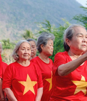 Côn Đảo on the day of reunification
