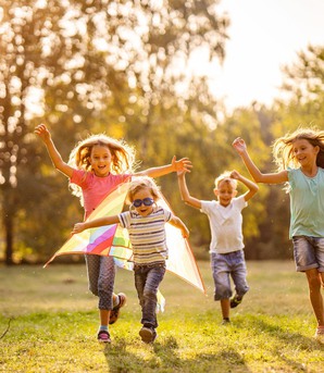 Tuổi thơ không điện thoại: Hiệu quả từ mô hình của một ngôi làng Ireland