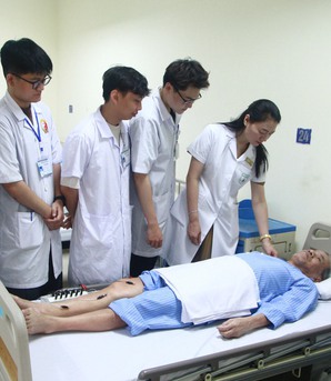 Đặt "hàng rào kỹ thuật" trước khi bác sĩ hành nghề Y